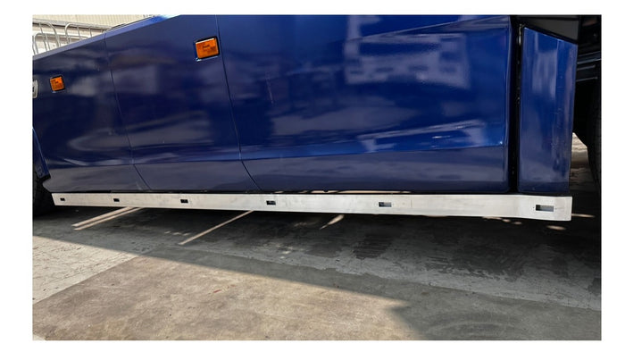 Seitenleiste-Set Scania S&R Next Gen V2.2 mit 6 Lichtausschnitten pro Seite Aluminium (ab 2019) inkl. Edelstahl Halterung