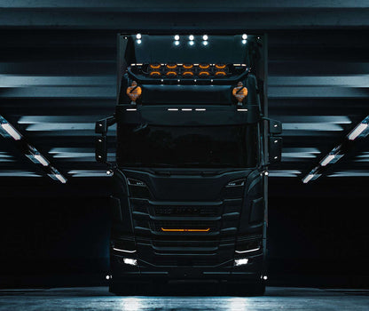 Strands Dark Knight Intense 9 Zoll LED-Fernscheinwerfer mit Positionslicht