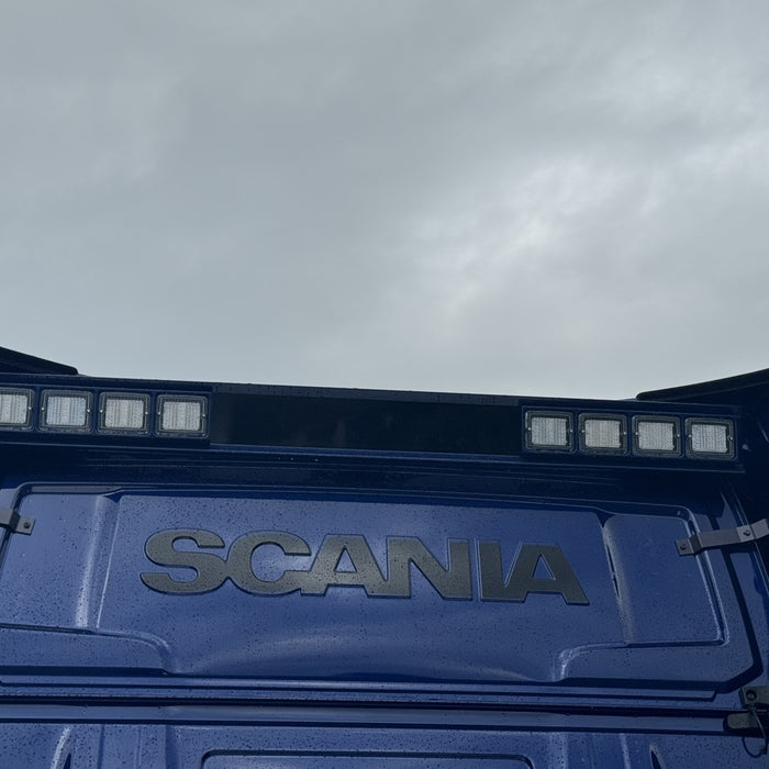 IZELED Rückwandleuchtleiste Aluminium 4-0-4 Scania S&R Next Gen Aluminium (ab 2017) inkl. Montagehalter Edelstahl