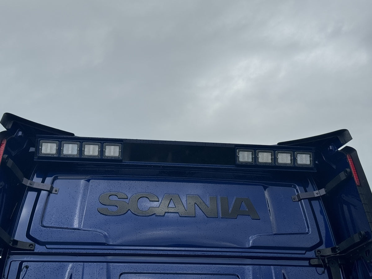 IZELED Rückwandleuchtleiste Aluminium 4-0-4 Scania S&R Next Gen Aluminium (ab 2017) inkl. Montagehalter Edelstahl